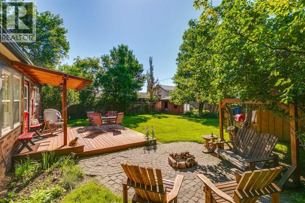 Photo 9 of 61 Elma Street W, Okotoks AB