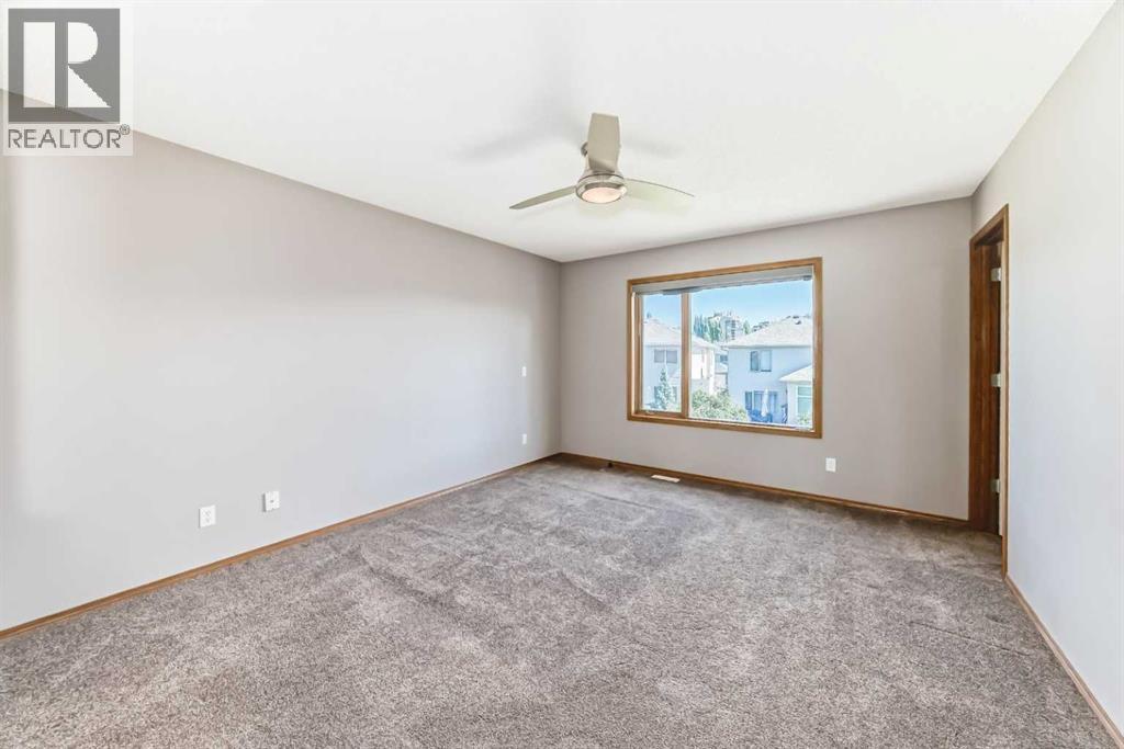 Photo 10 of 19 Westpoint Court Sw, Calgary AB