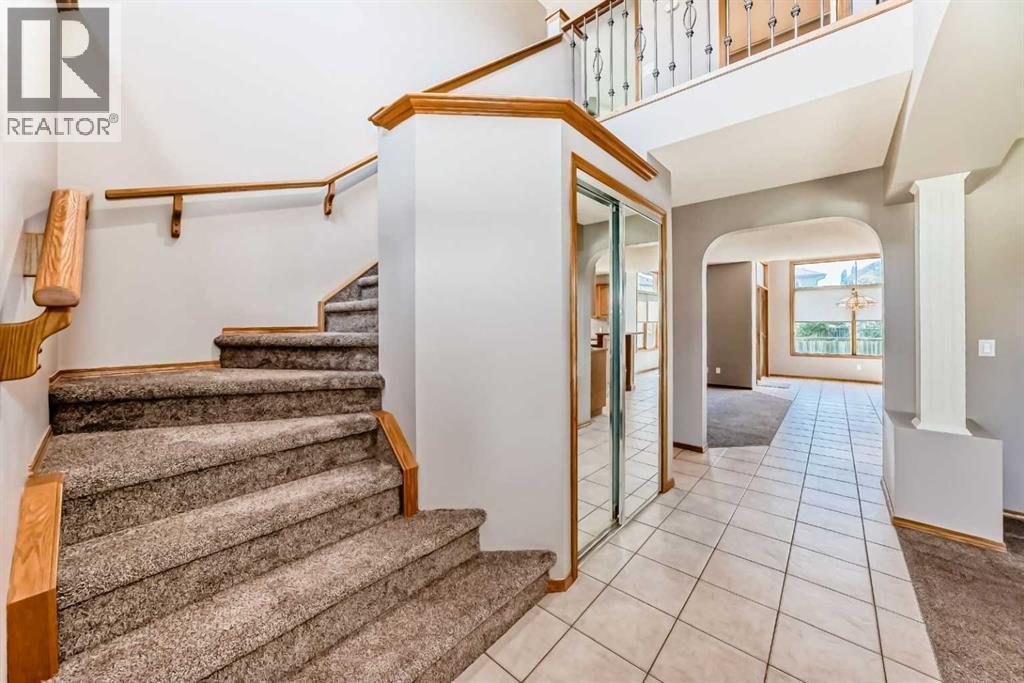 Photo 11 of 19 Westpoint Court Sw, Calgary AB