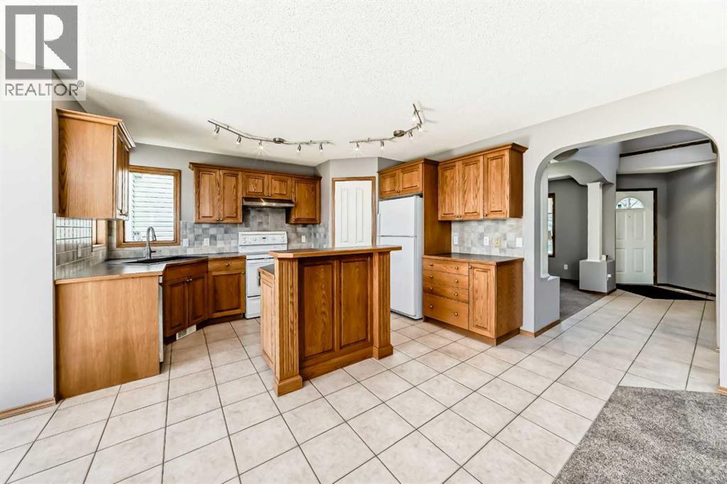 Photo 24 of 19 Westpoint Court Sw, Calgary AB