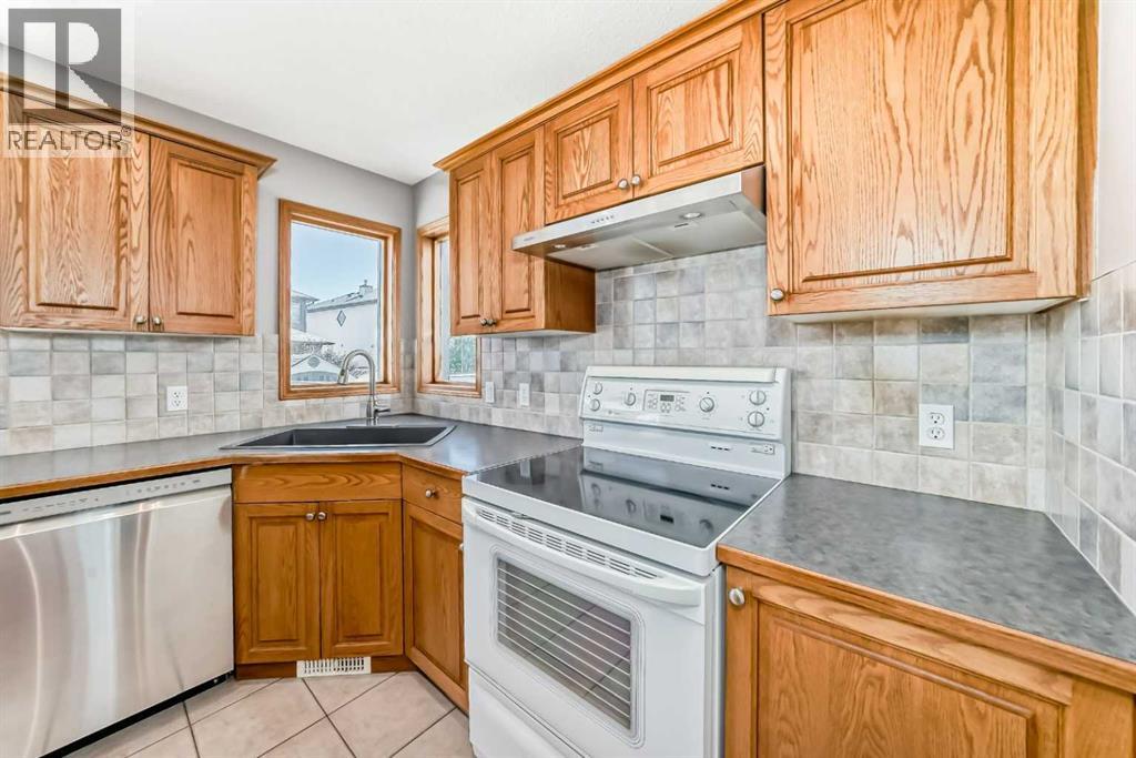 Photo 21 of 19 Westpoint Court Sw, Calgary AB