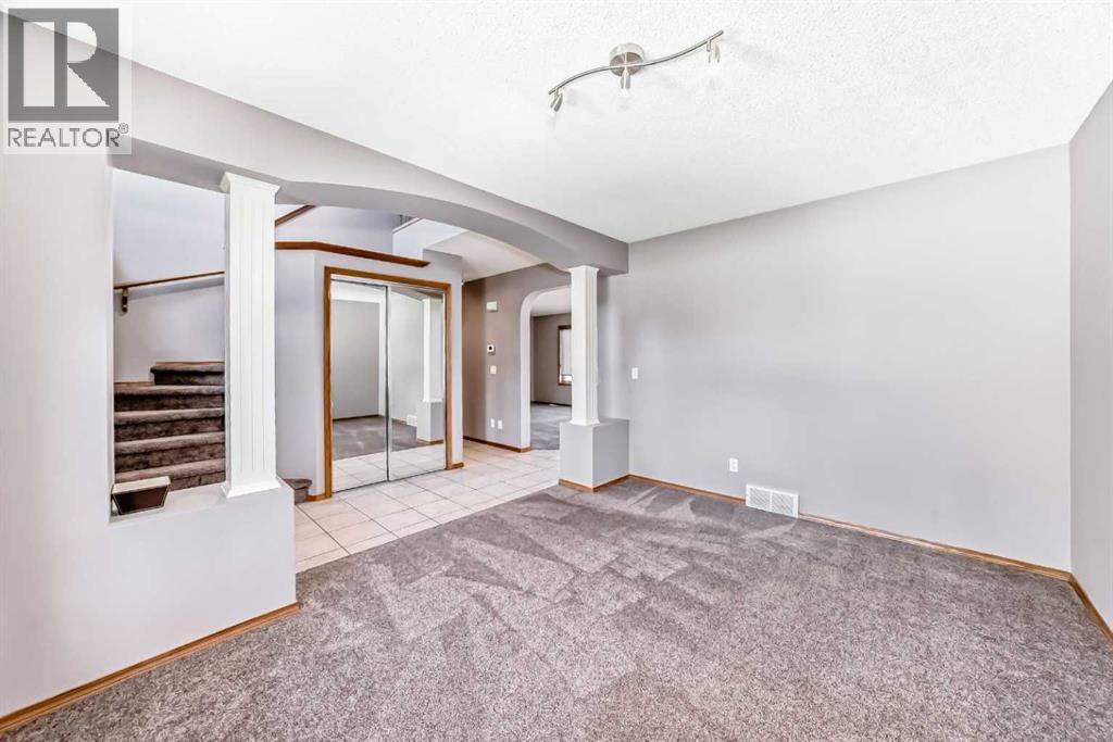 Photo 15 of 19 Westpoint Court Sw, Calgary AB