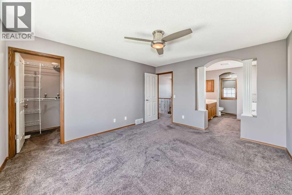 Photo 9 of 19 Westpoint Court Sw, Calgary AB