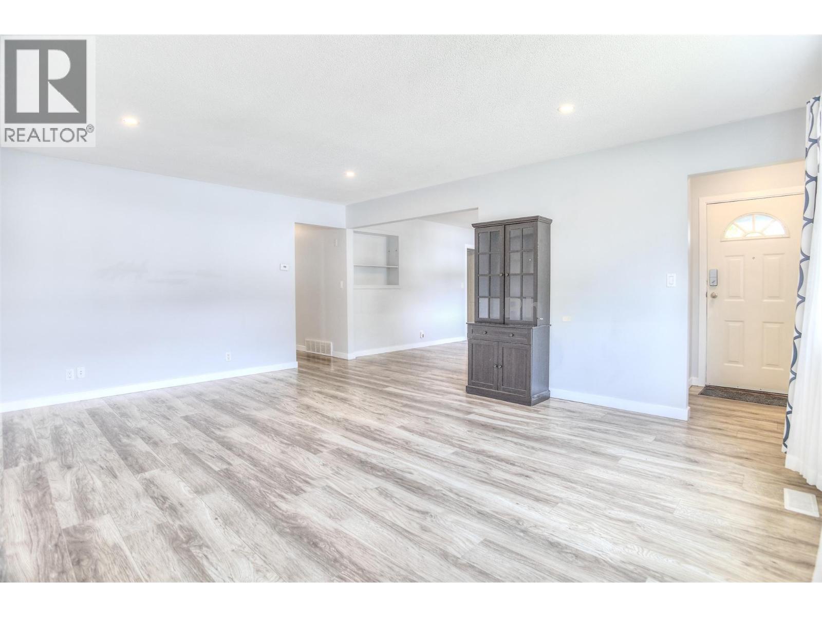  803 Patterson Avenue, Kelowna