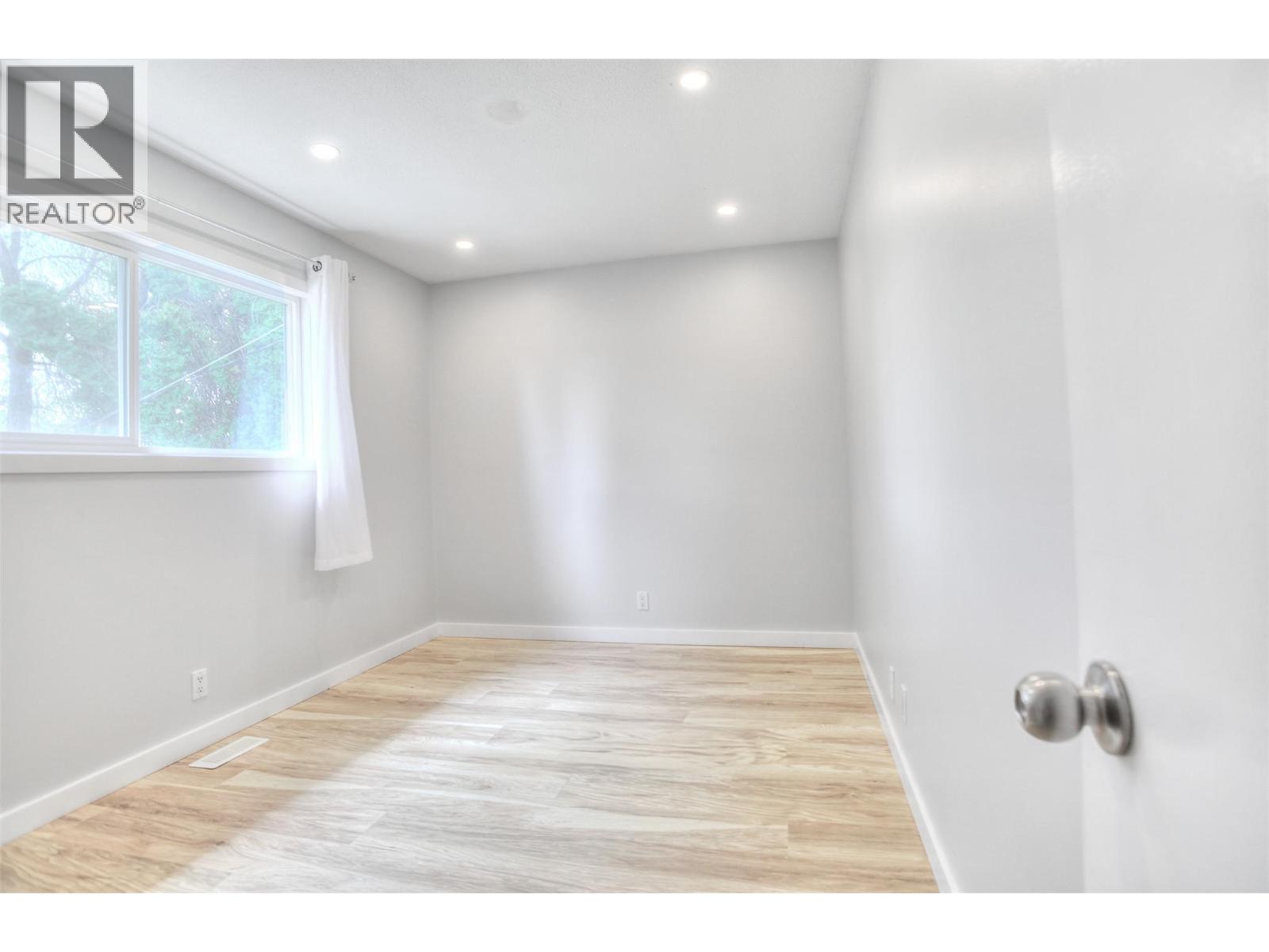  803 Patterson Avenue, Kelowna