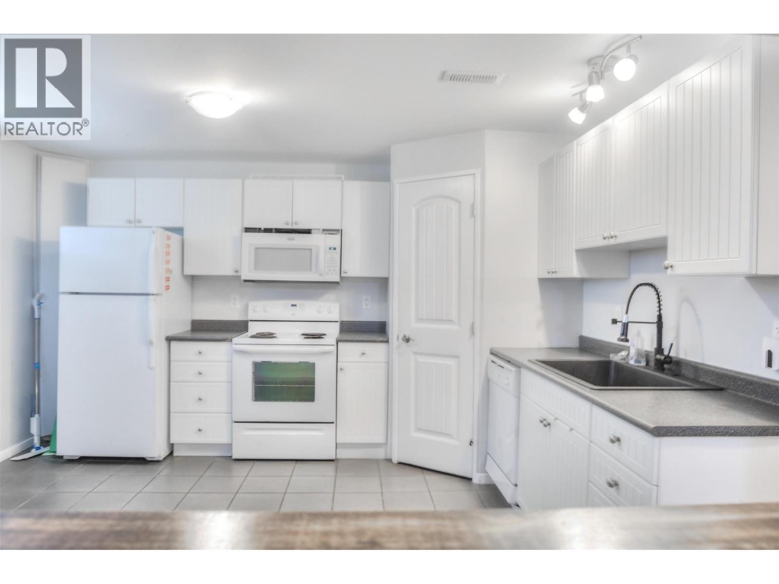  803 Patterson Avenue, Kelowna