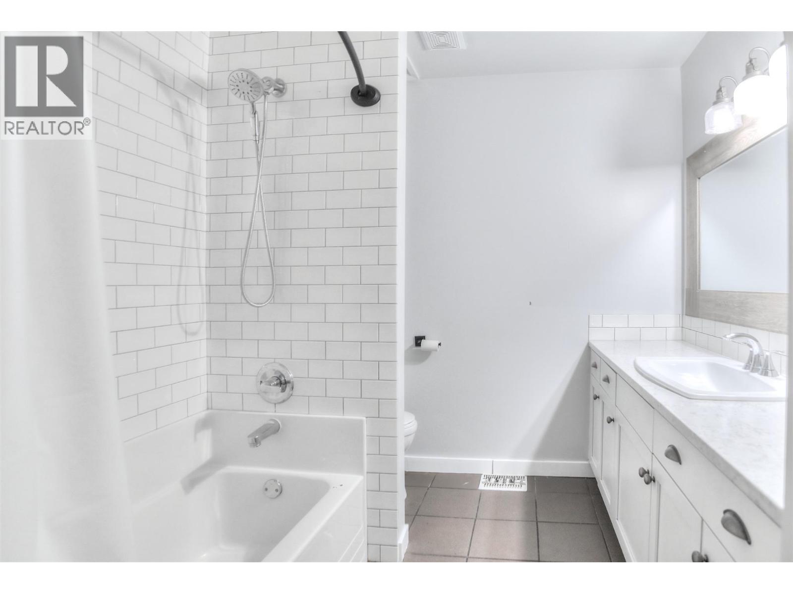  803 Patterson Avenue, Kelowna