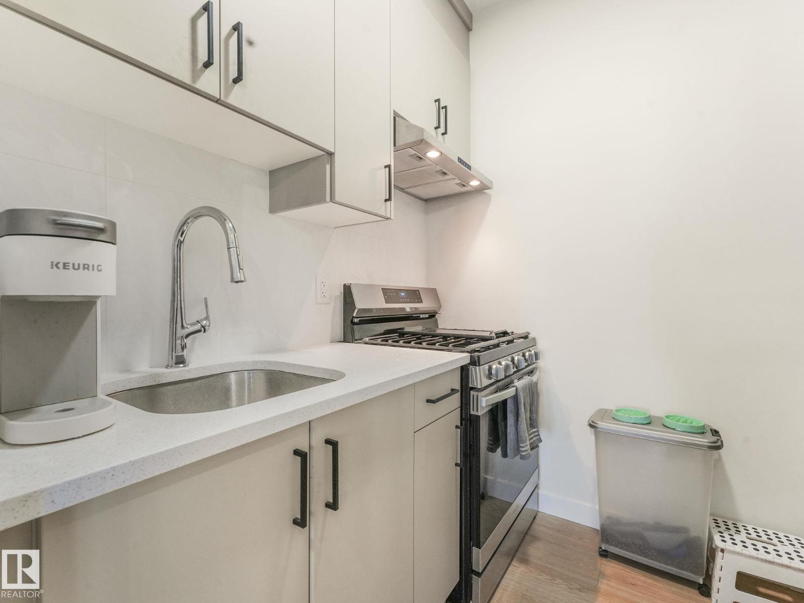 Photo 10 of 3063 200 St Nw, Edmonton AB
