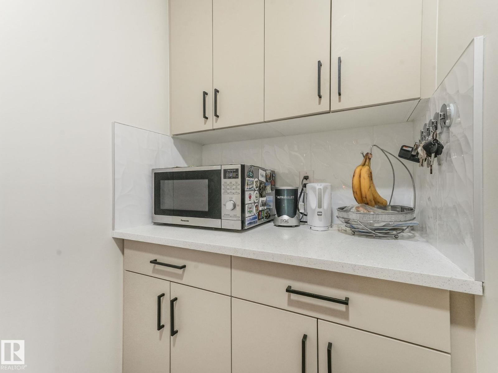 Photo 11 of 3063 200 St Nw, Edmonton AB