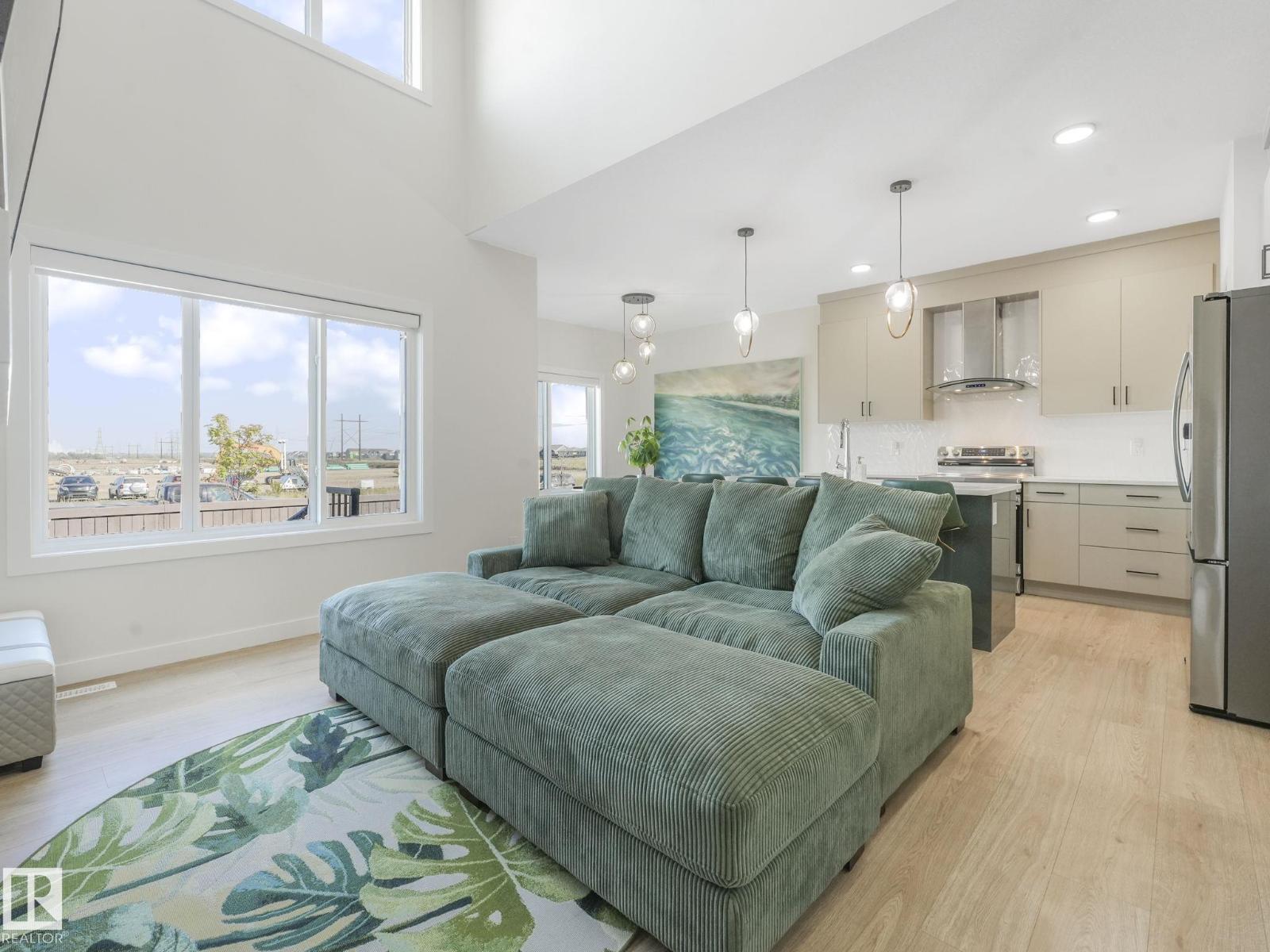 Photo 13 of 3063 200 St Nw, Edmonton AB