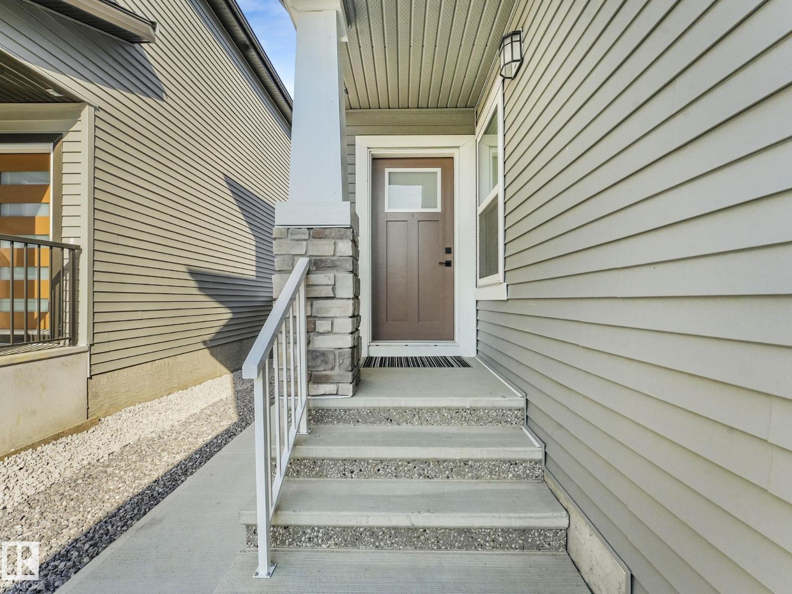 Photo 3 of 3063 200 St Nw, Edmonton AB