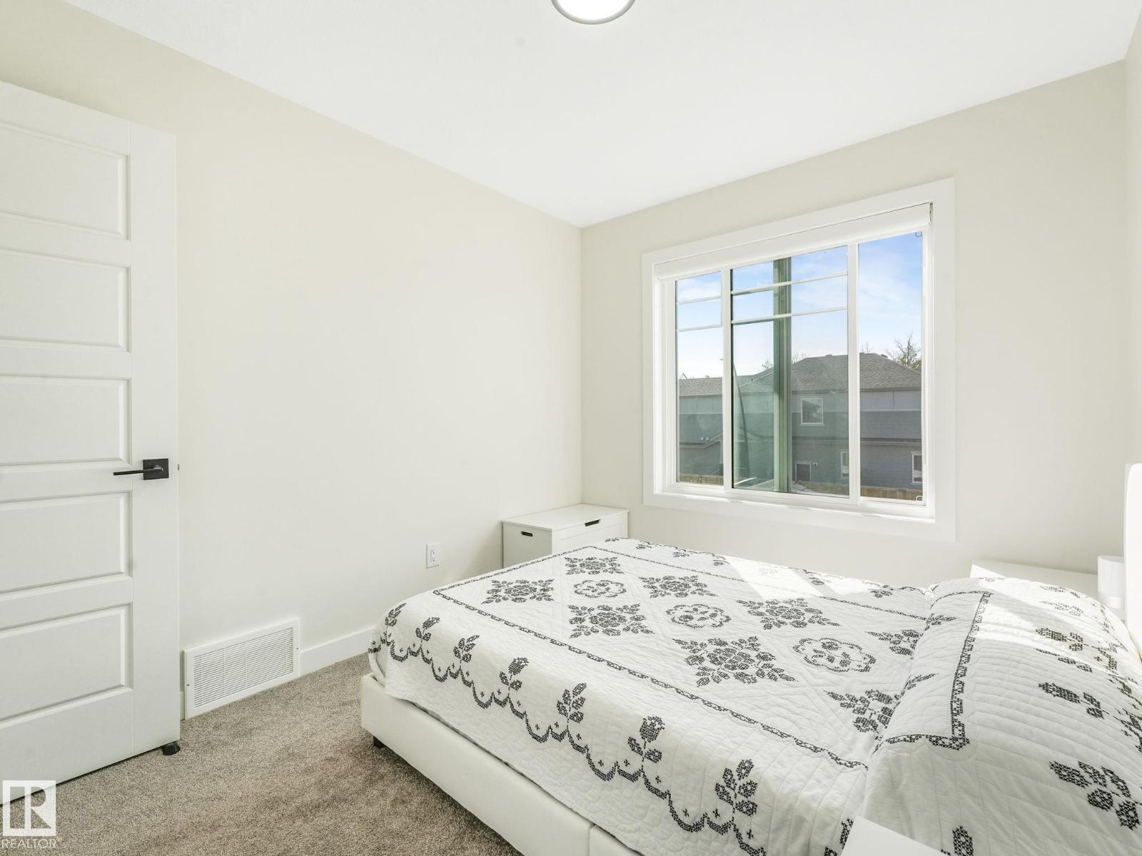 Photo 31 of 3063 200 St Nw, Edmonton AB