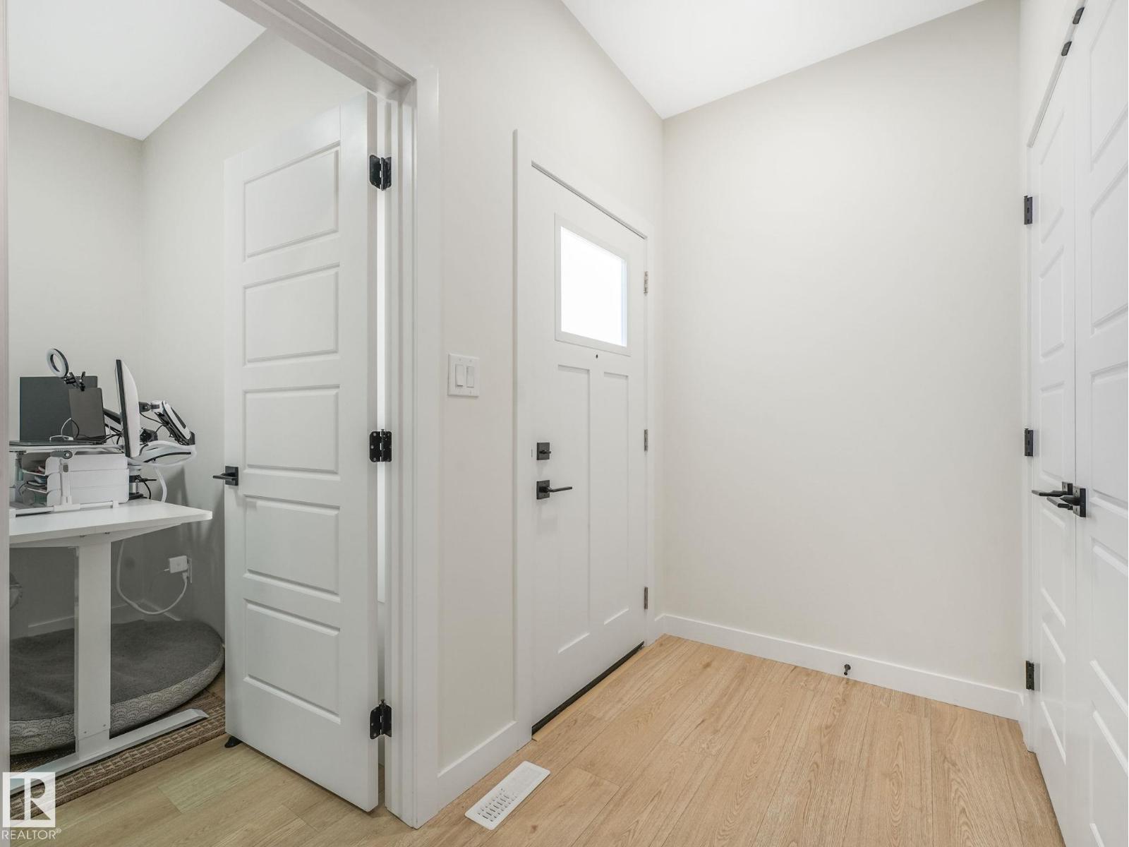 Photo 4 of 3063 200 St Nw, Edmonton AB
