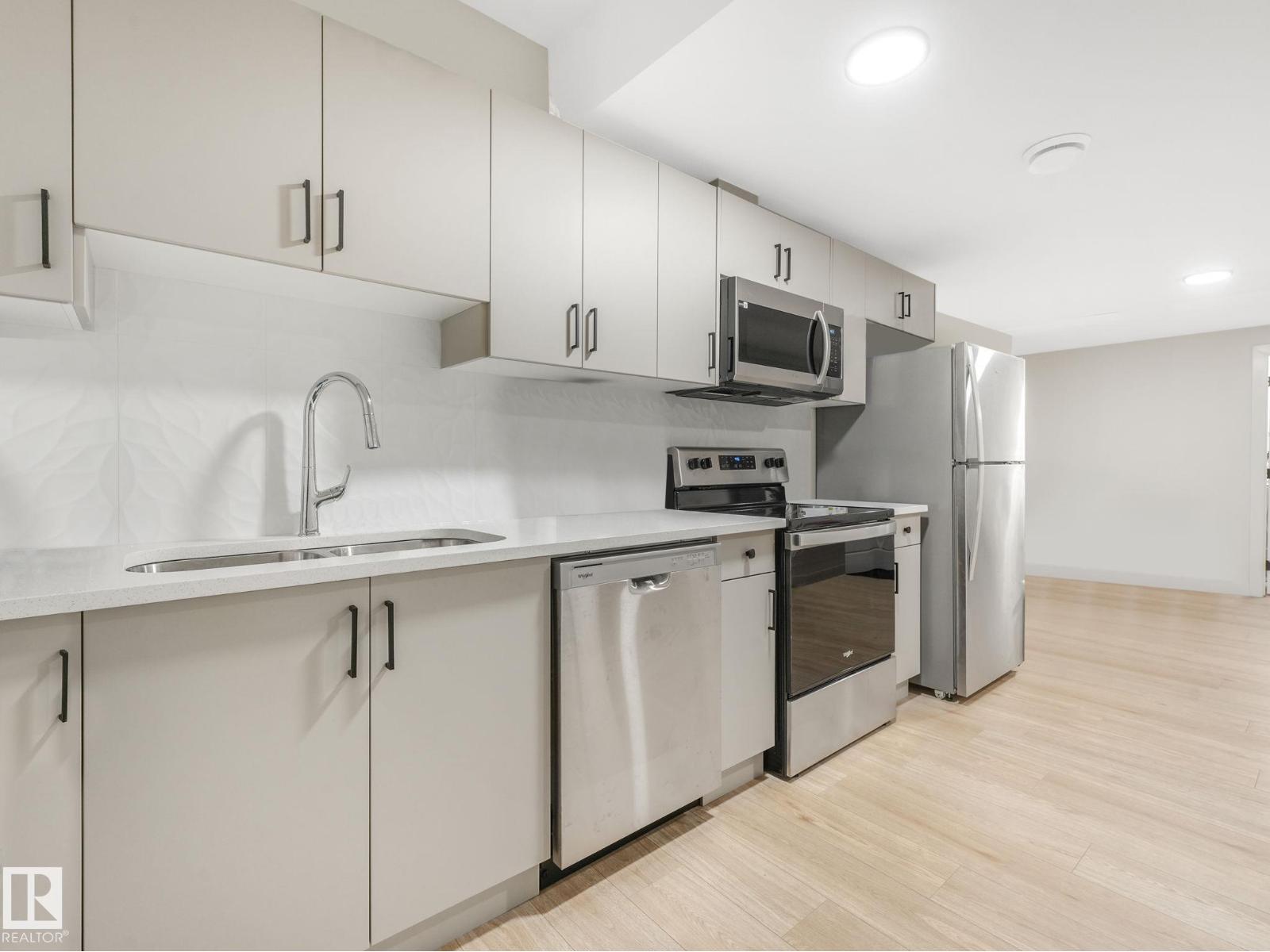 Photo 40 of 3063 200 St Nw, Edmonton AB