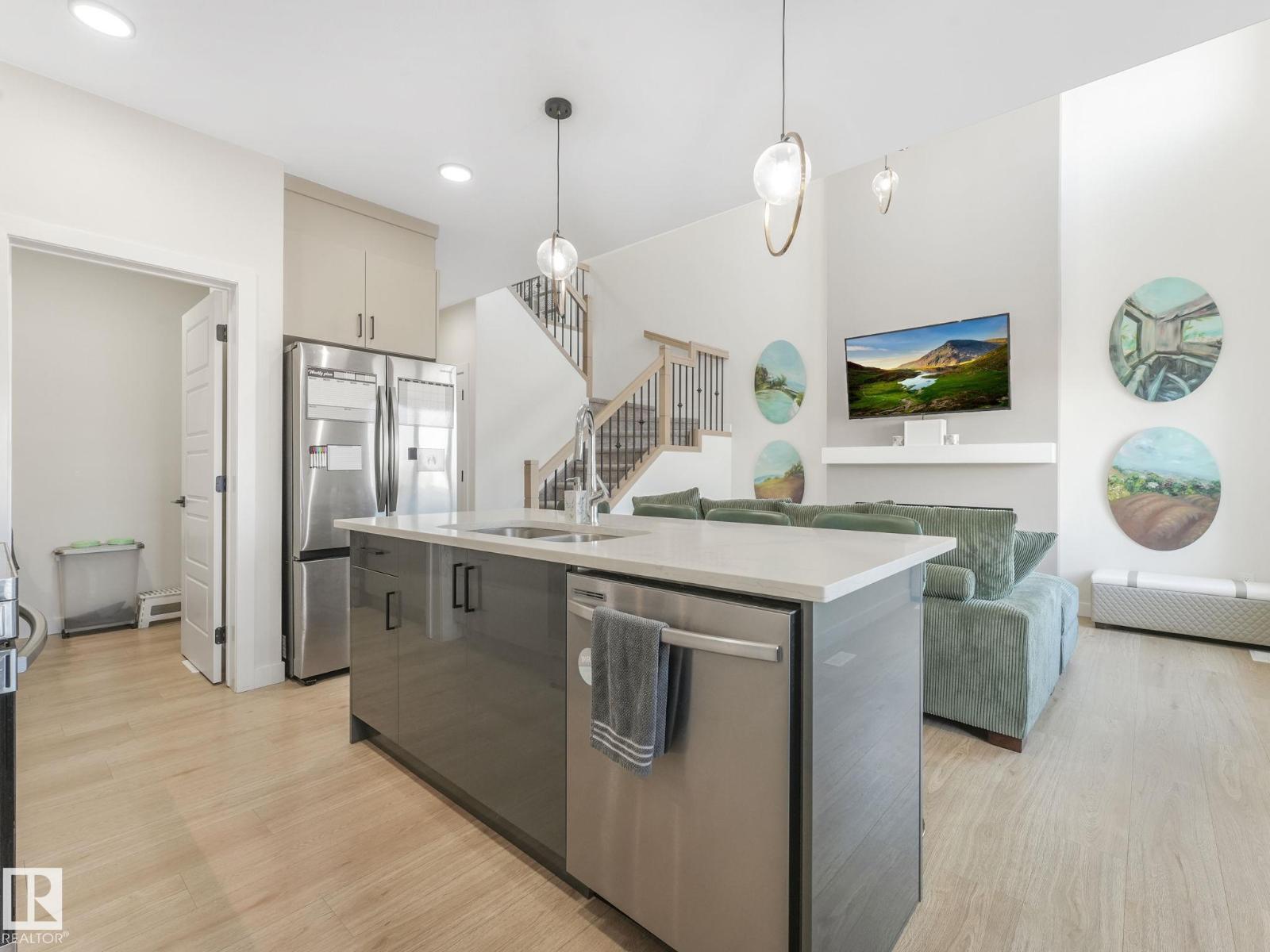 Photo 8 of 3063 200 St Nw, Edmonton AB
