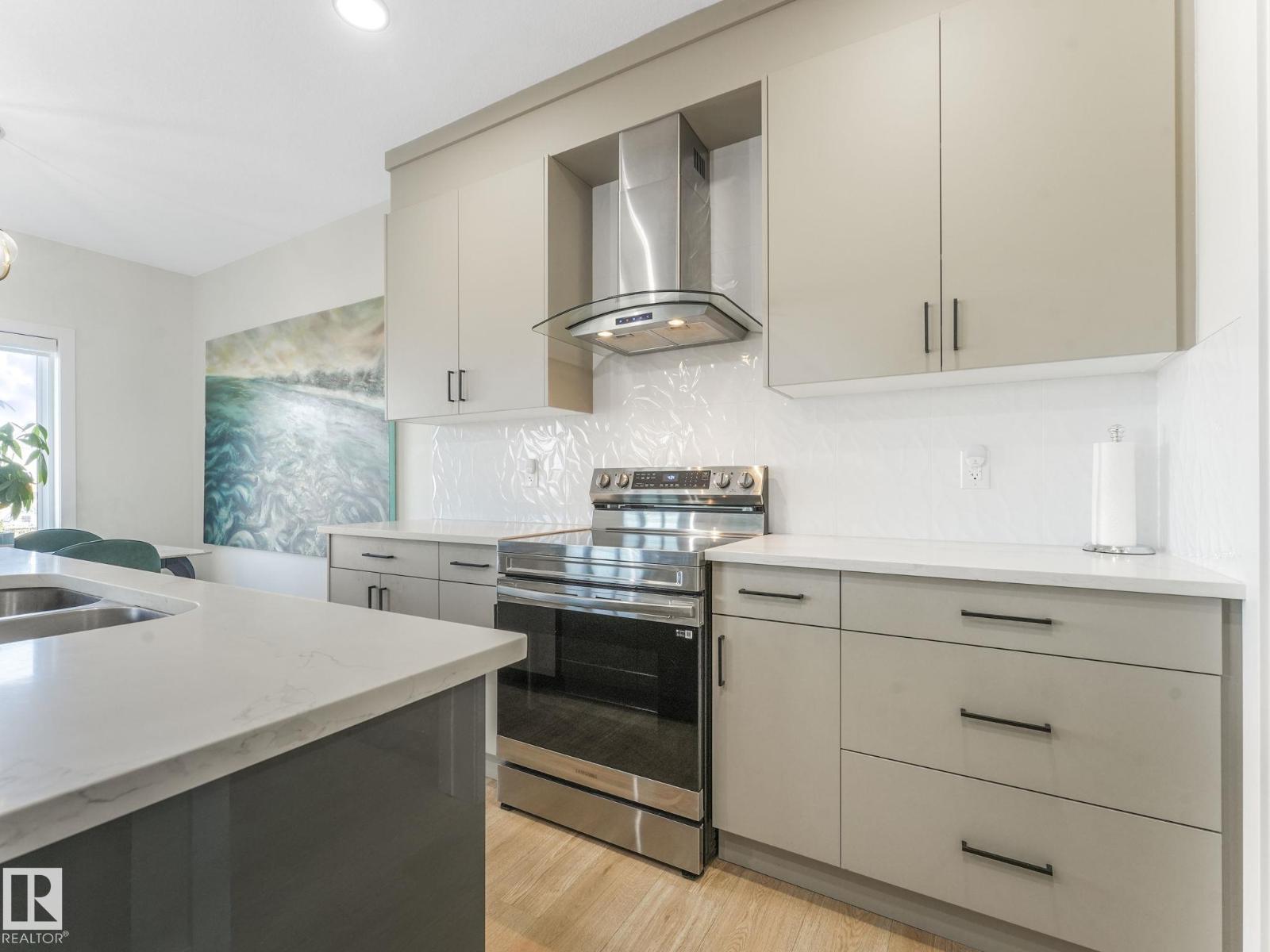 Photo 9 of 3063 200 St Nw, Edmonton AB