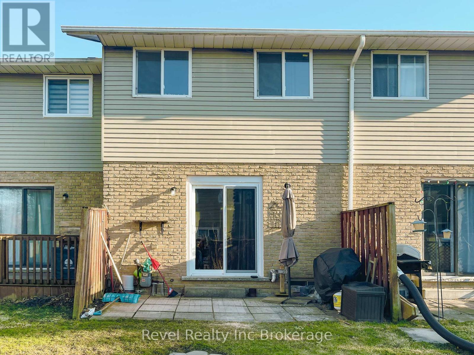 Photo 2 of 34 1059 Nellis Street, Woodstock ON