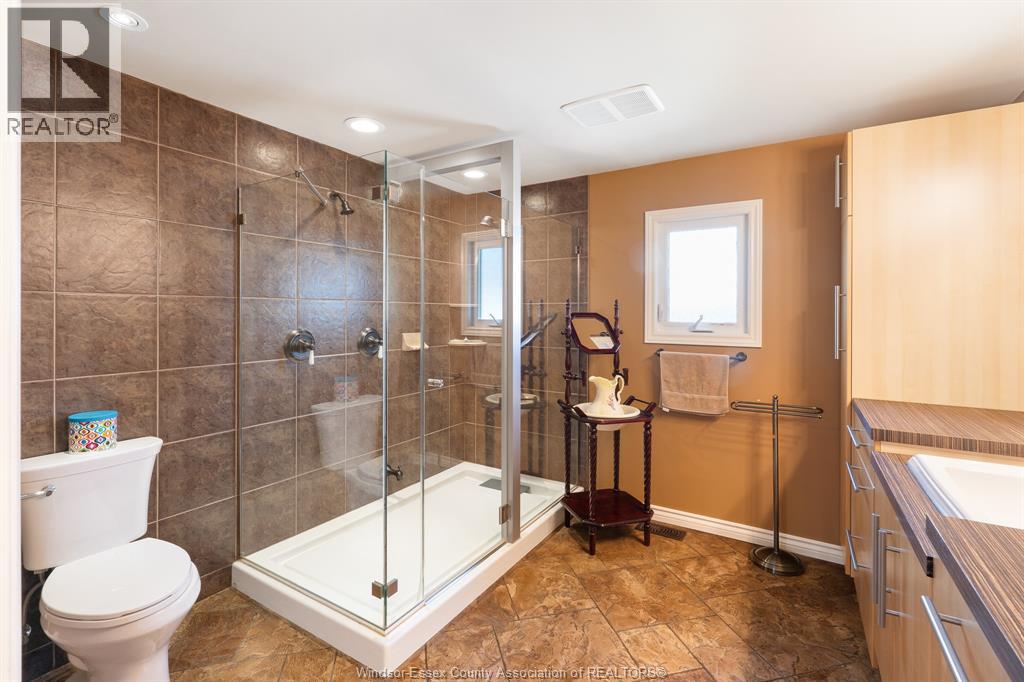 Photo 18 of 66 Parkside Boulevard, Essex ON