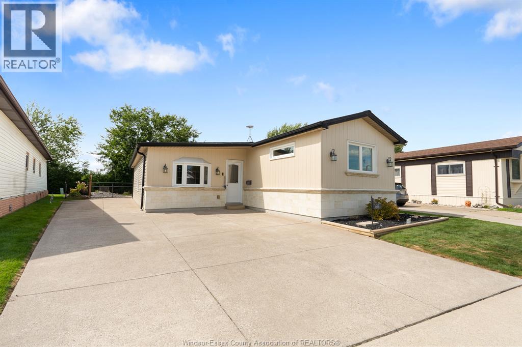 Photo 3 of 66 Parkside Boulevard, Essex ON