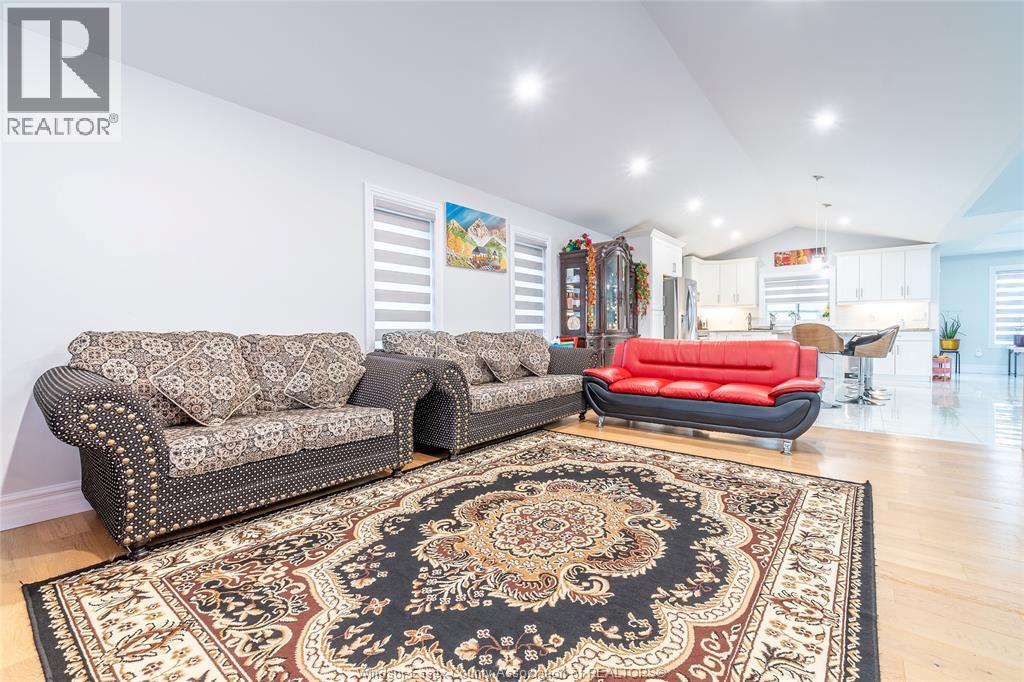 Photo 11 of 44 Peachtree Lane, Chatham ON