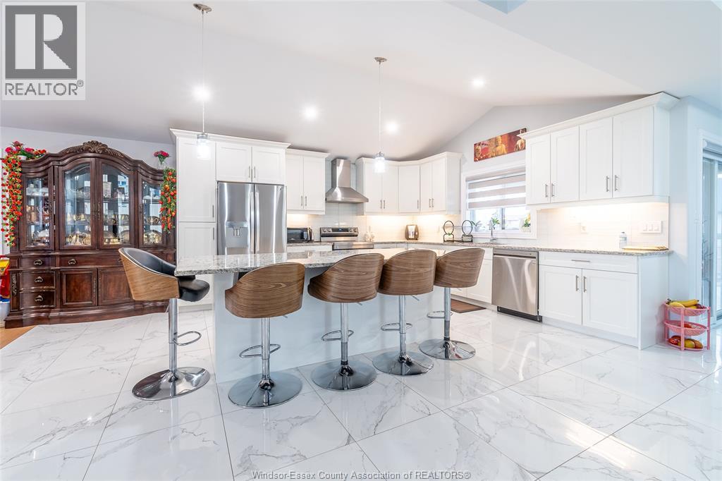 Photo 13 of 44 Peachtree Lane, Chatham ON