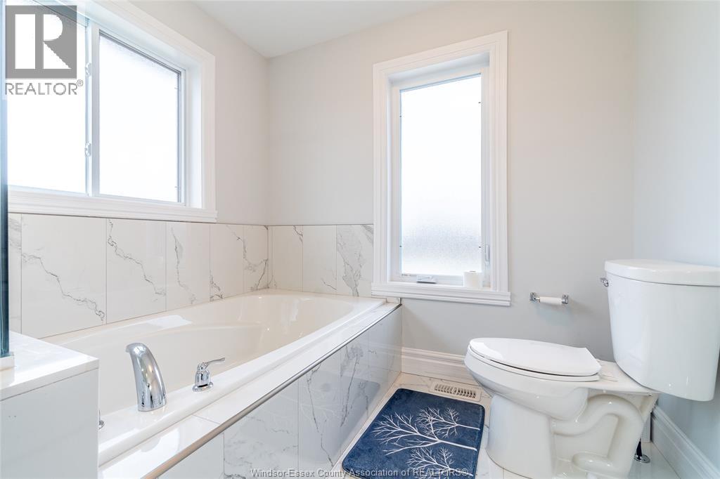 Photo 32 of 44 Peachtree Lane, Chatham ON