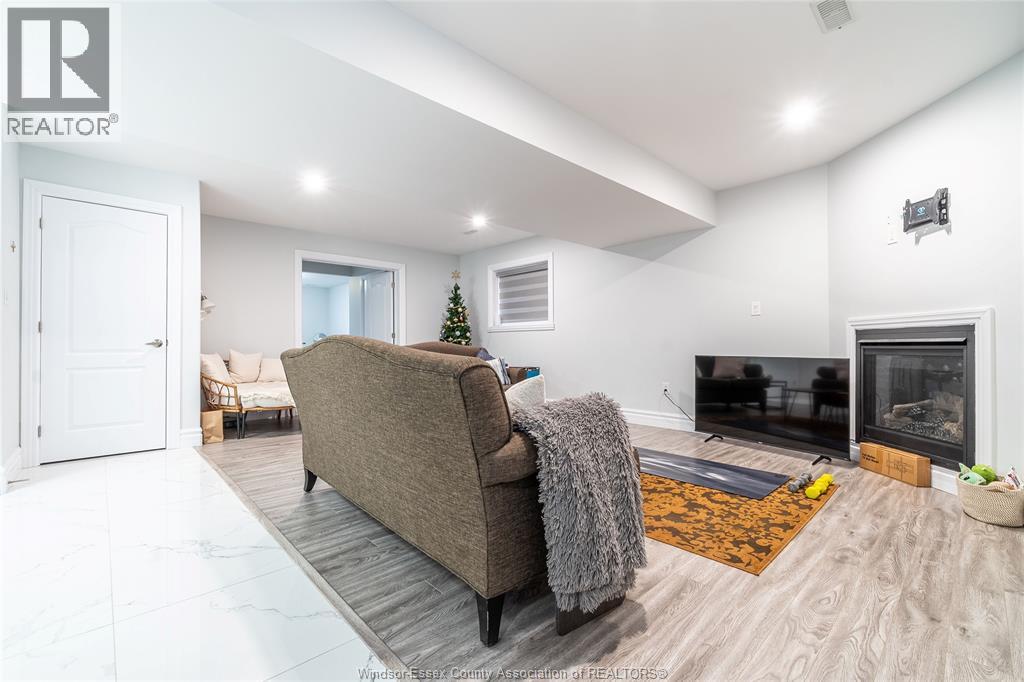 Photo 38 of 44 Peachtree Lane, Chatham ON