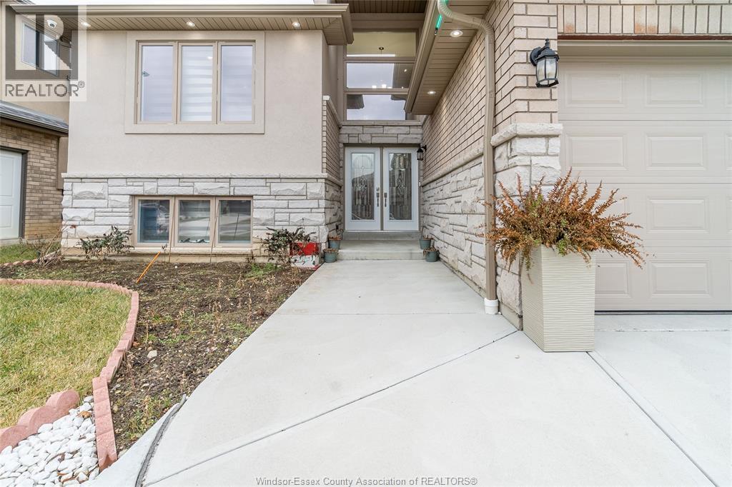 Photo 5 of 44 Peachtree Lane, Chatham ON