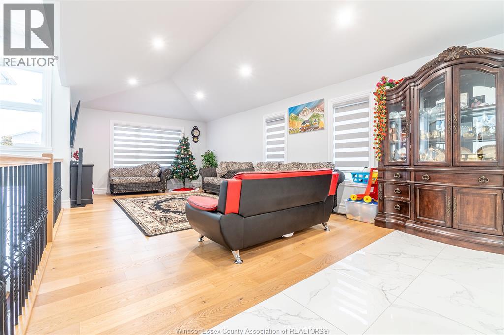 Photo 9 of 44 Peachtree Lane, Chatham ON