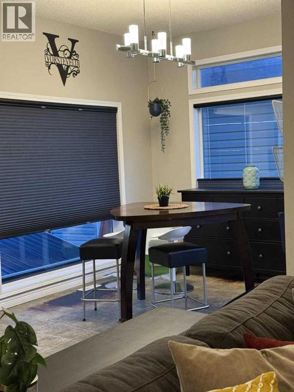 Photo 8 of 148 Stonegate Crescent Nw, Airdrie AB