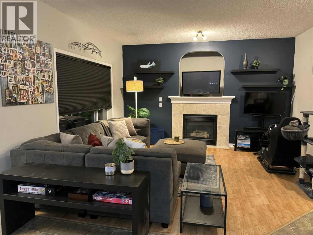 Photo 7 of 148 Stonegate Crescent Nw, Airdrie AB