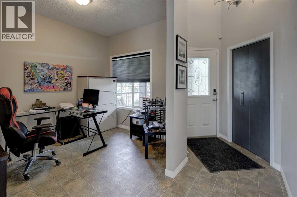 Photo 18 of 148 Stonegate Crescent Nw, Airdrie AB
