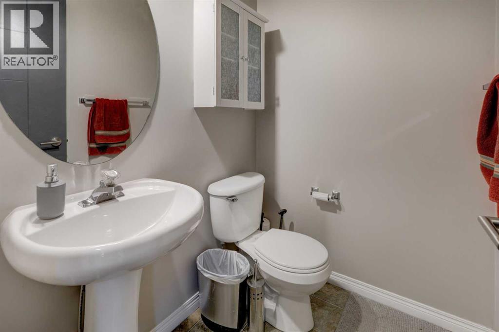 Photo 17 of 148 Stonegate Crescent Nw, Airdrie AB