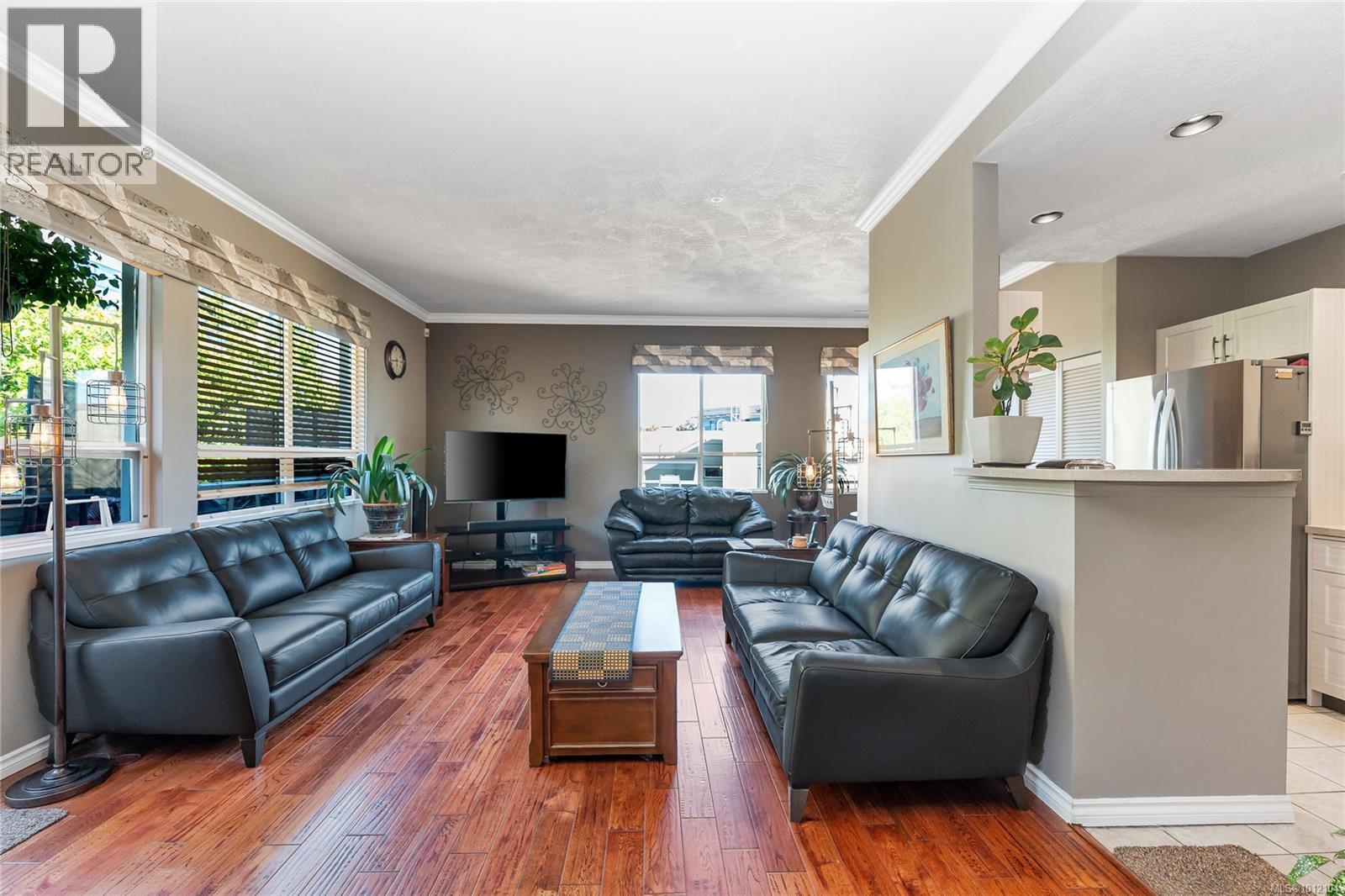 Photo 2 of 404 380 Waterfront Cres, Victoria BC