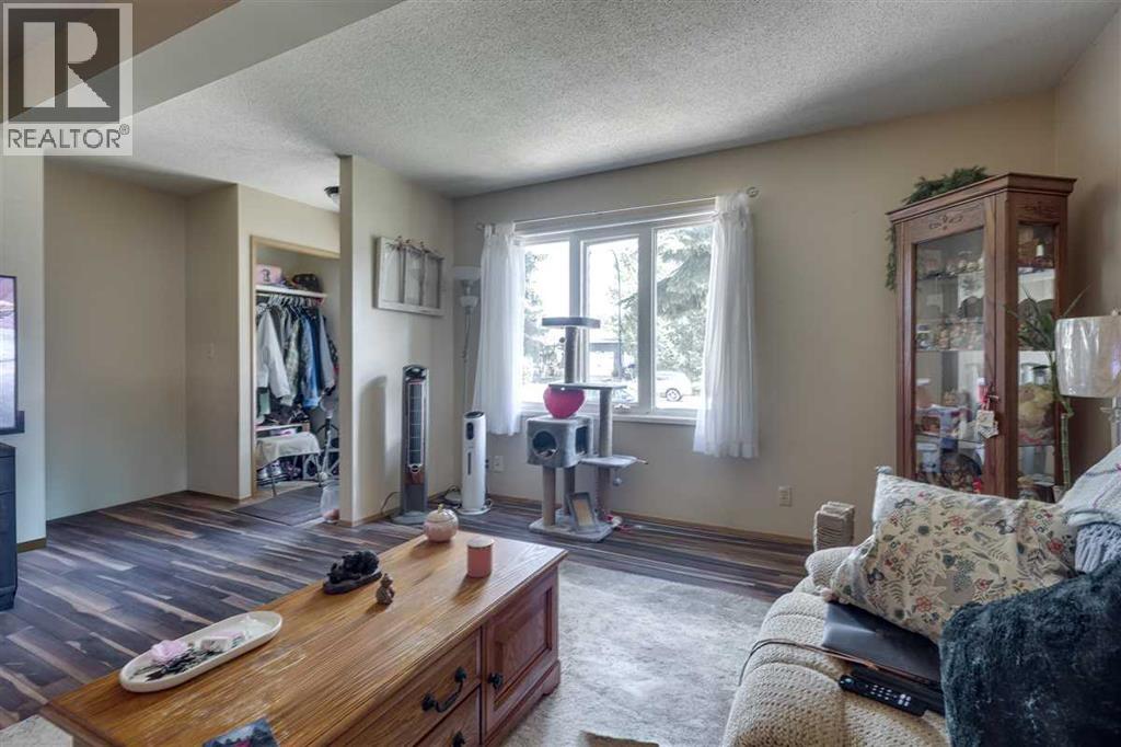 Photo 8 of 176 Metcalf Avenue, Red Deer AB