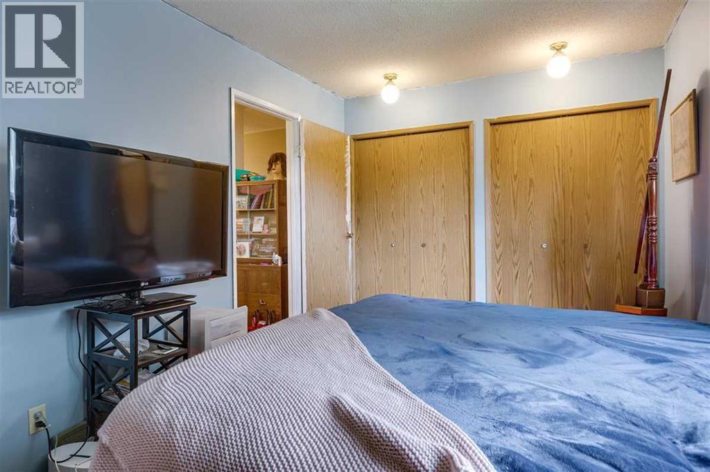 Photo 11 of 176 Metcalf Avenue, Red Deer AB