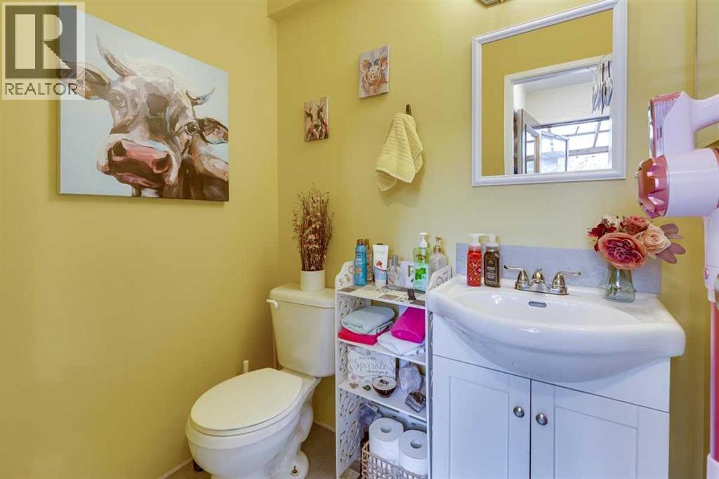 Photo 9 of 176 Metcalf Avenue, Red Deer AB