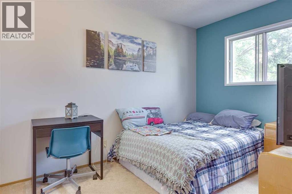 Photo 13 of 176 Metcalf Avenue, Red Deer AB