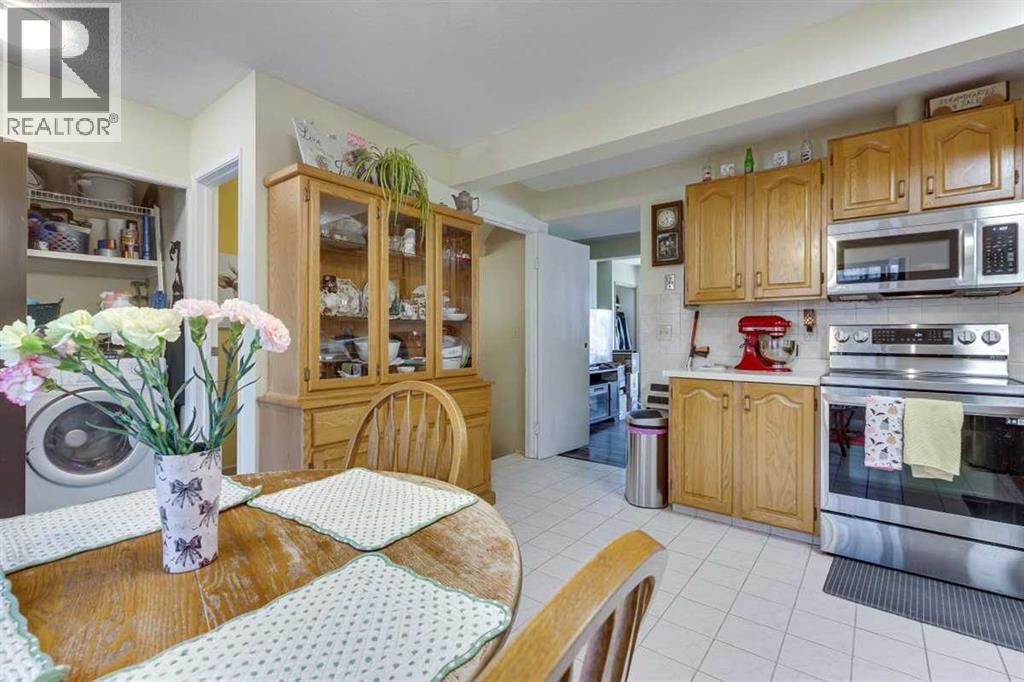 Photo 4 of 176 Metcalf Avenue, Red Deer AB