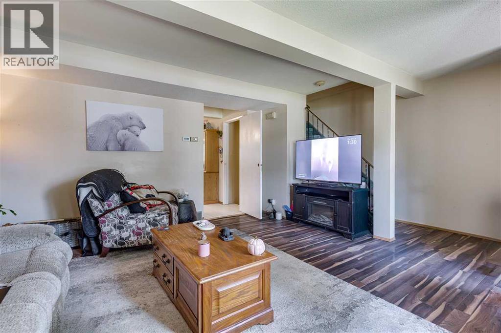 Photo 7 of 176 Metcalf Avenue, Red Deer AB