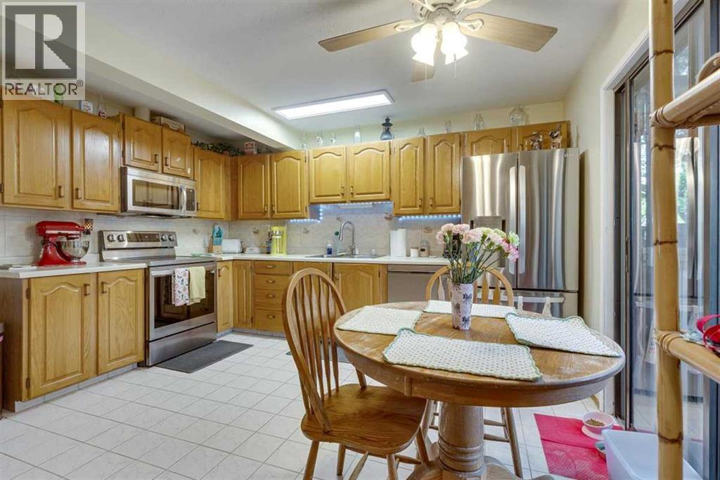 Photo 2 of 176 Metcalf Avenue, Red Deer AB