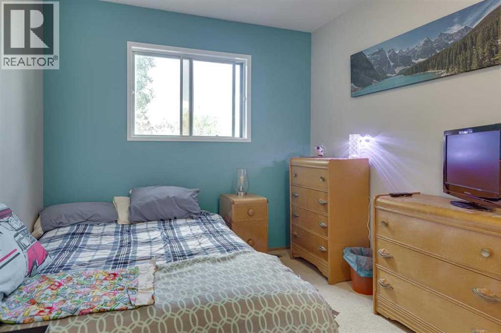 Photo 14 of 176 Metcalf Avenue, Red Deer AB