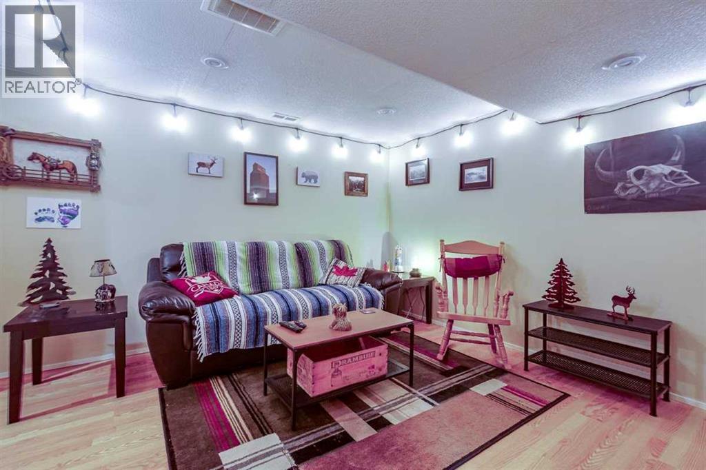 Photo 18 of 176 Metcalf Avenue, Red Deer AB