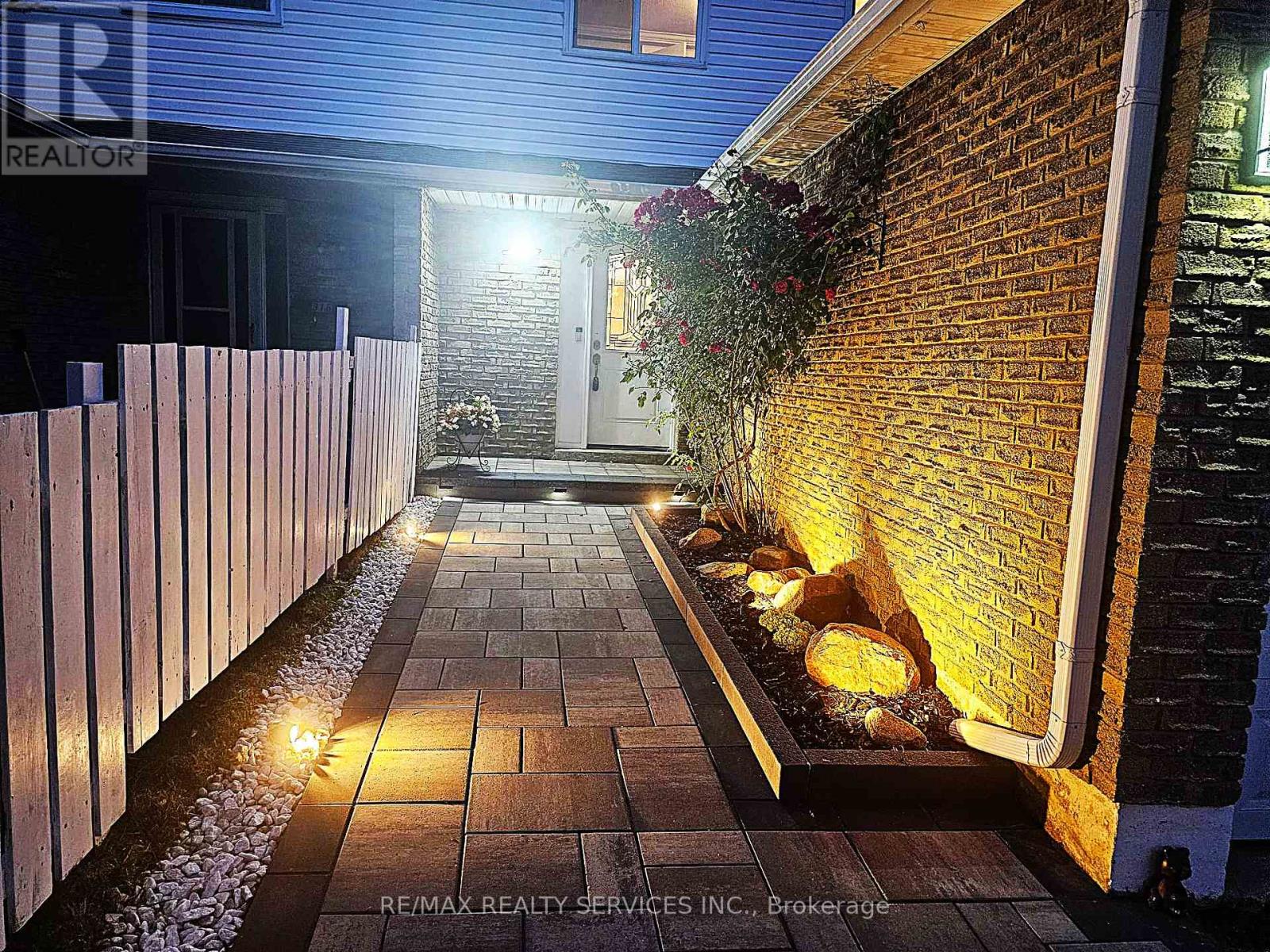 Photo 4 of 312 Killarney Court, Oshawa ON