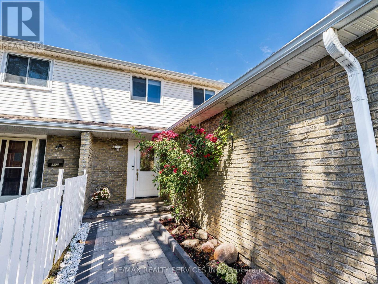 Photo 8 of 312 Killarney Court, Oshawa ON