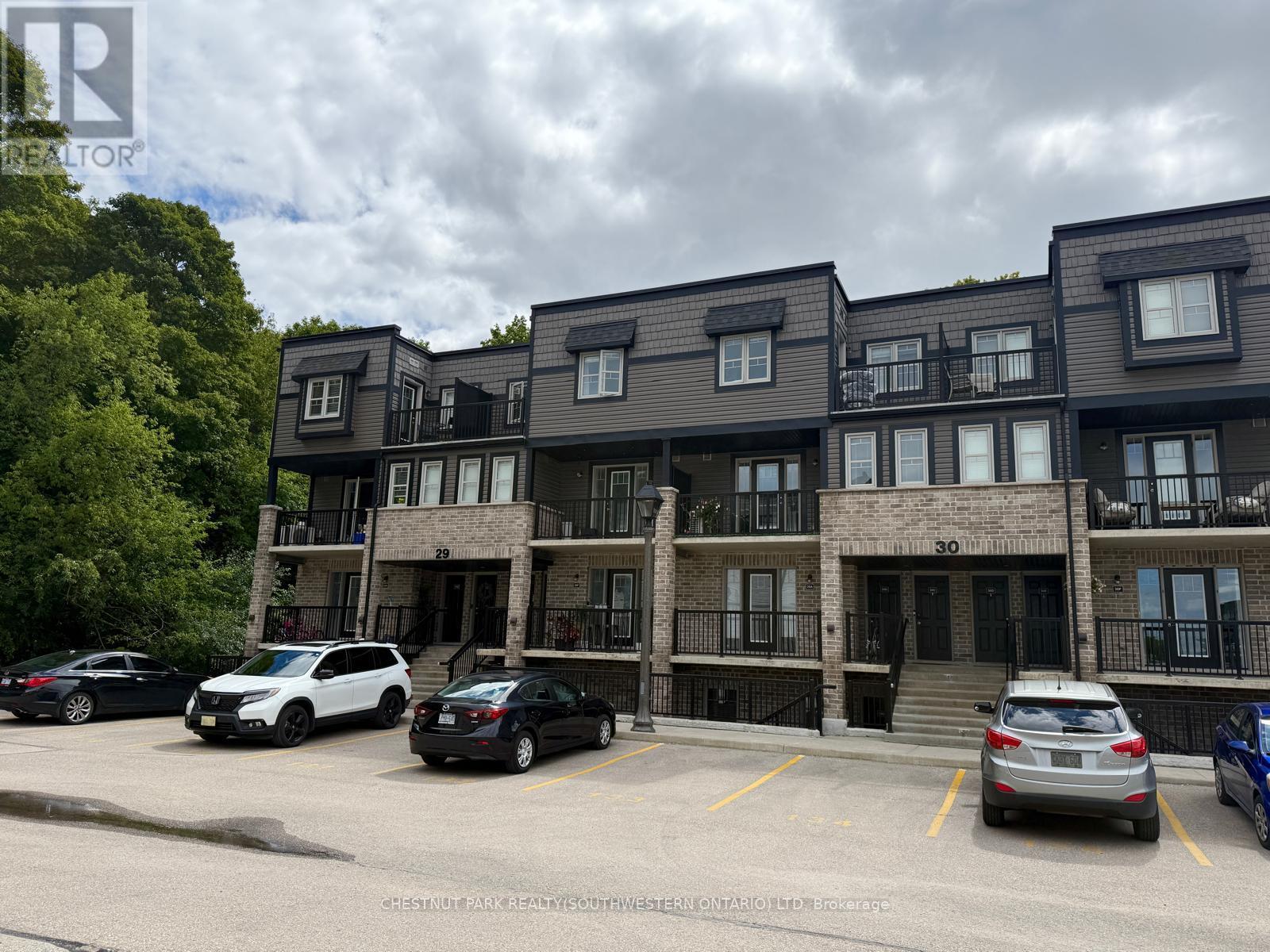 Photo 19 of 30 F 1989 Ottawa Street S, Kitchener ON