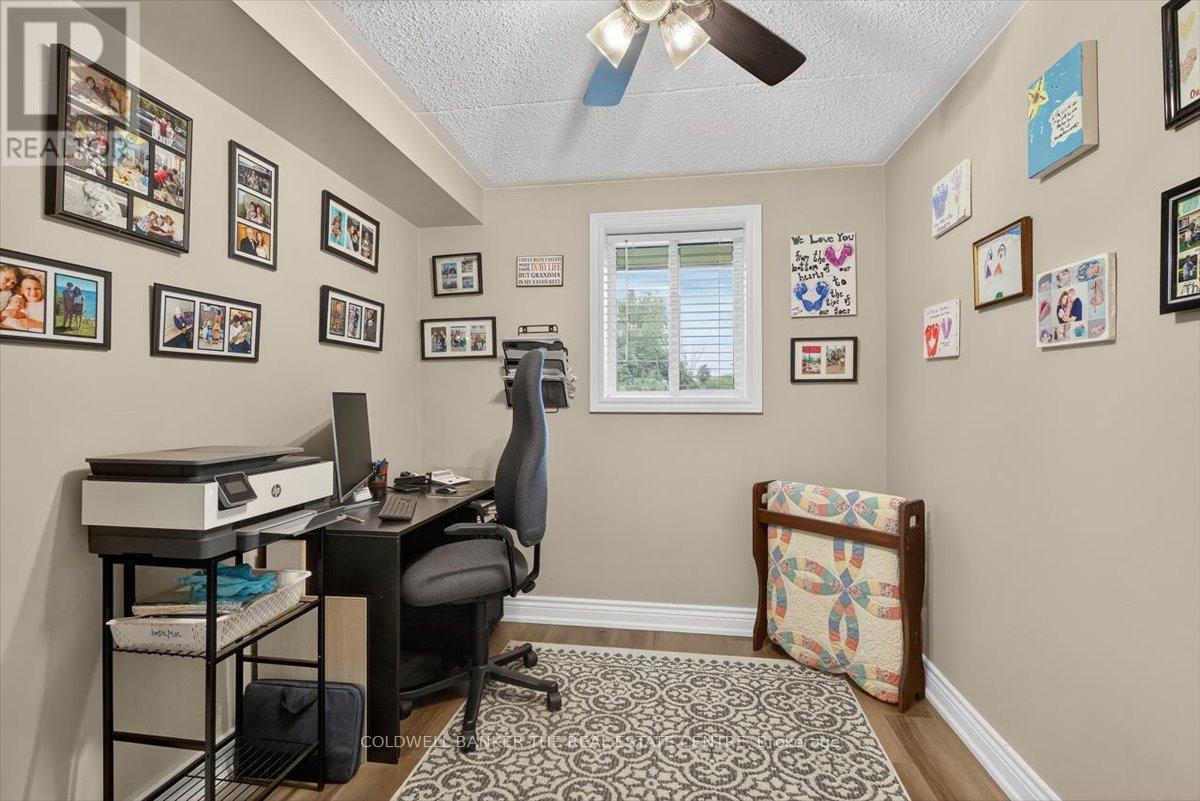 Photo 11 of 102 74 The Queensway S, Georgina ON