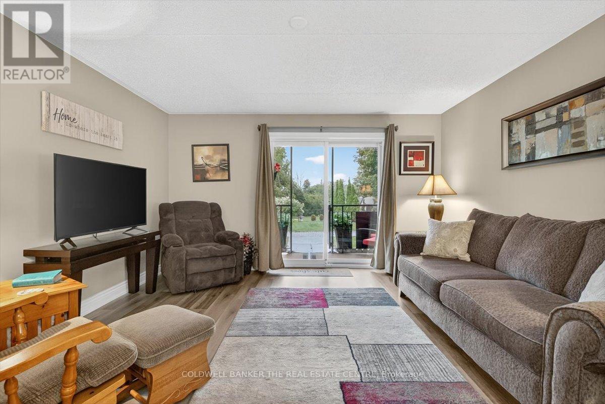 Photo 16 of 102 74 The Queensway S, Georgina ON