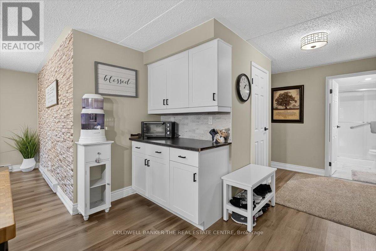 Photo 20 of 102 74 The Queensway S, Georgina ON