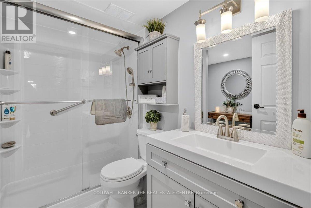 Photo 21 of 102 74 The Queensway S, Georgina ON